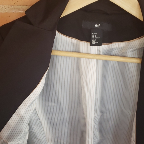 H&M black blazer, size 6 (36) - Picture 4 of 5